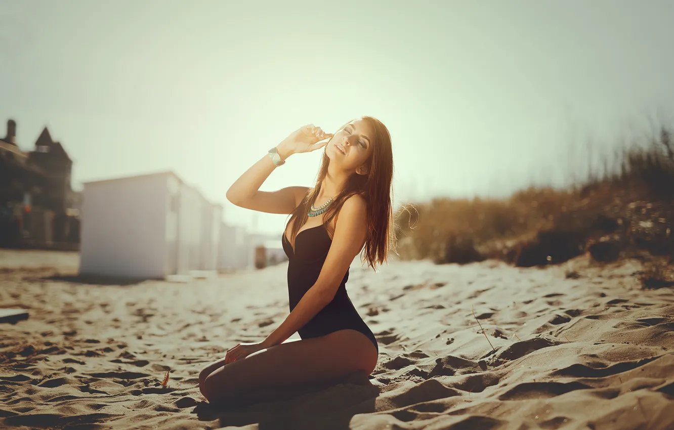 Фото обои пляж, купальник, лето, девушка, солнце, волосы