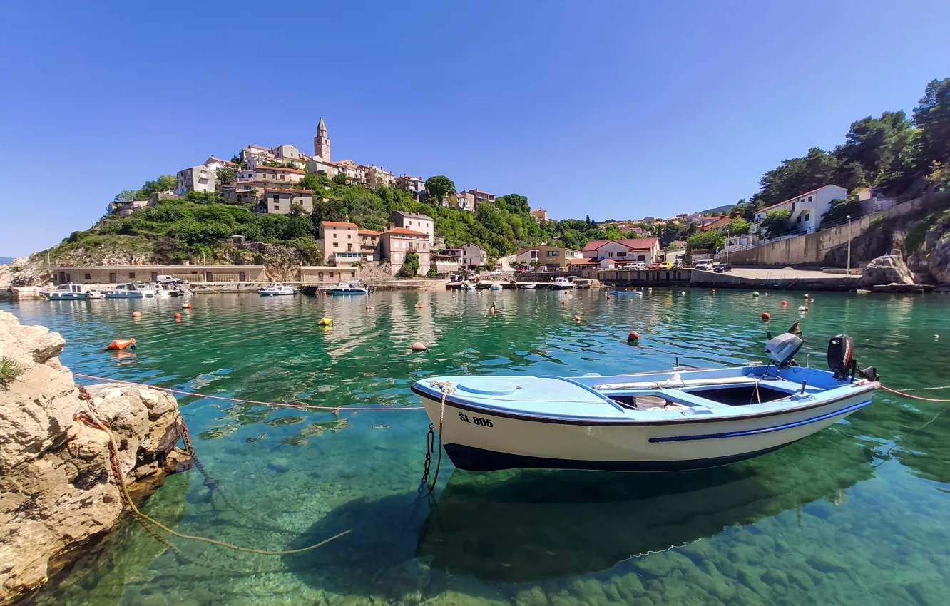 Фото обои лодка, здания, дома, бухта, холм, Хорватия, Croatia, Адриатическое море
