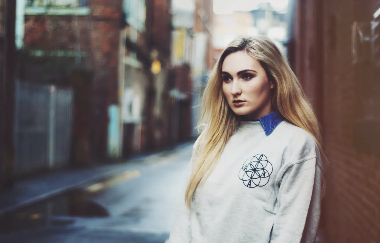 Фото обои girl, woman, model, street, bokeh, blonde, female, sweater