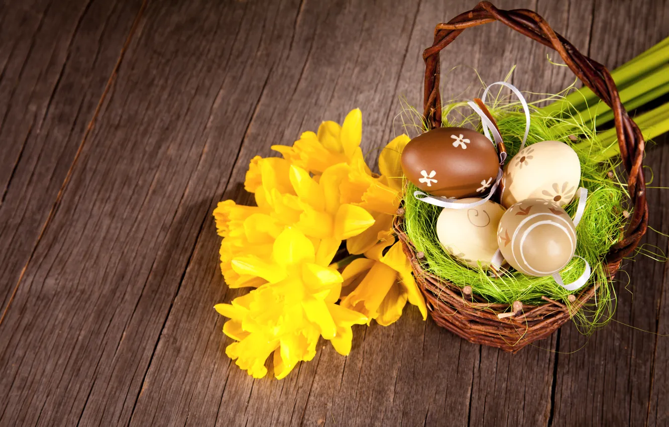 Фото обои Пасха, корзинка, wood, нарциссы, spring, Easter, eggs, decoration