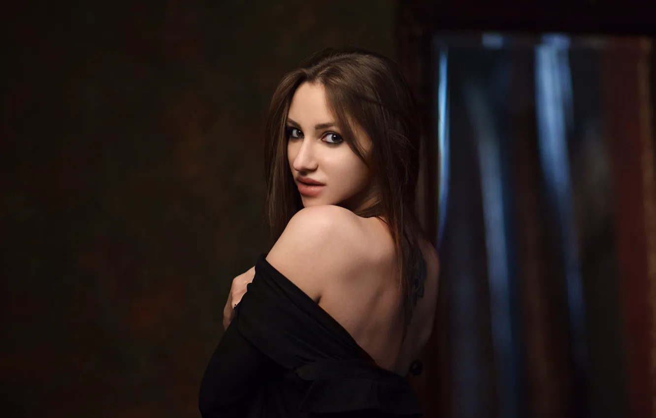 Фото обои взгляд, модель, портрет, брюнетка, тату, light, нежные, красивая