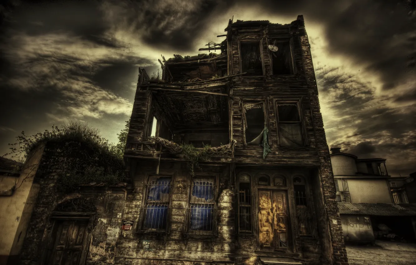 Фото обои House, windows, walls, ruins, door