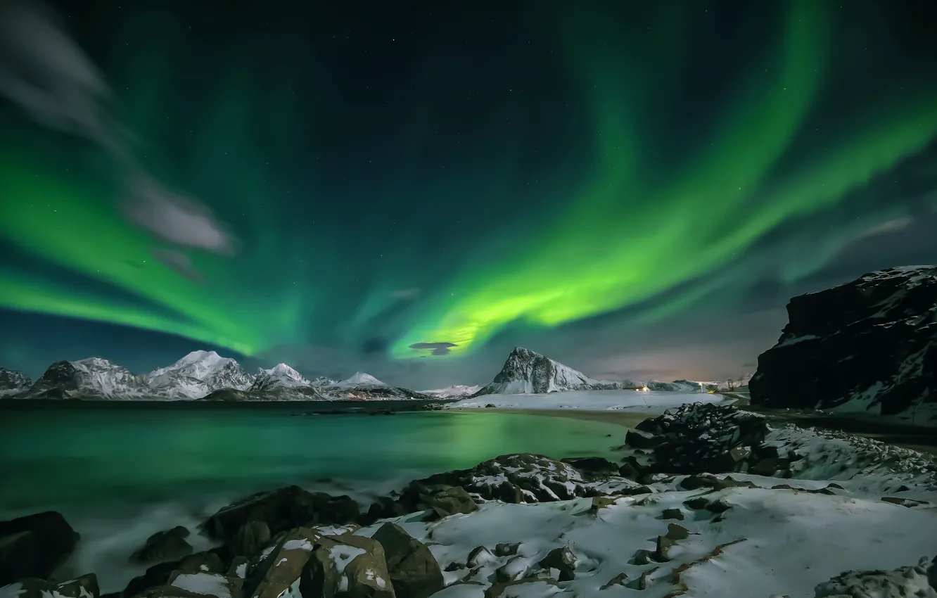 Фото обои скалы, северное сияние, rocks, snow, northern lights, seashore, берег моря, фьорды