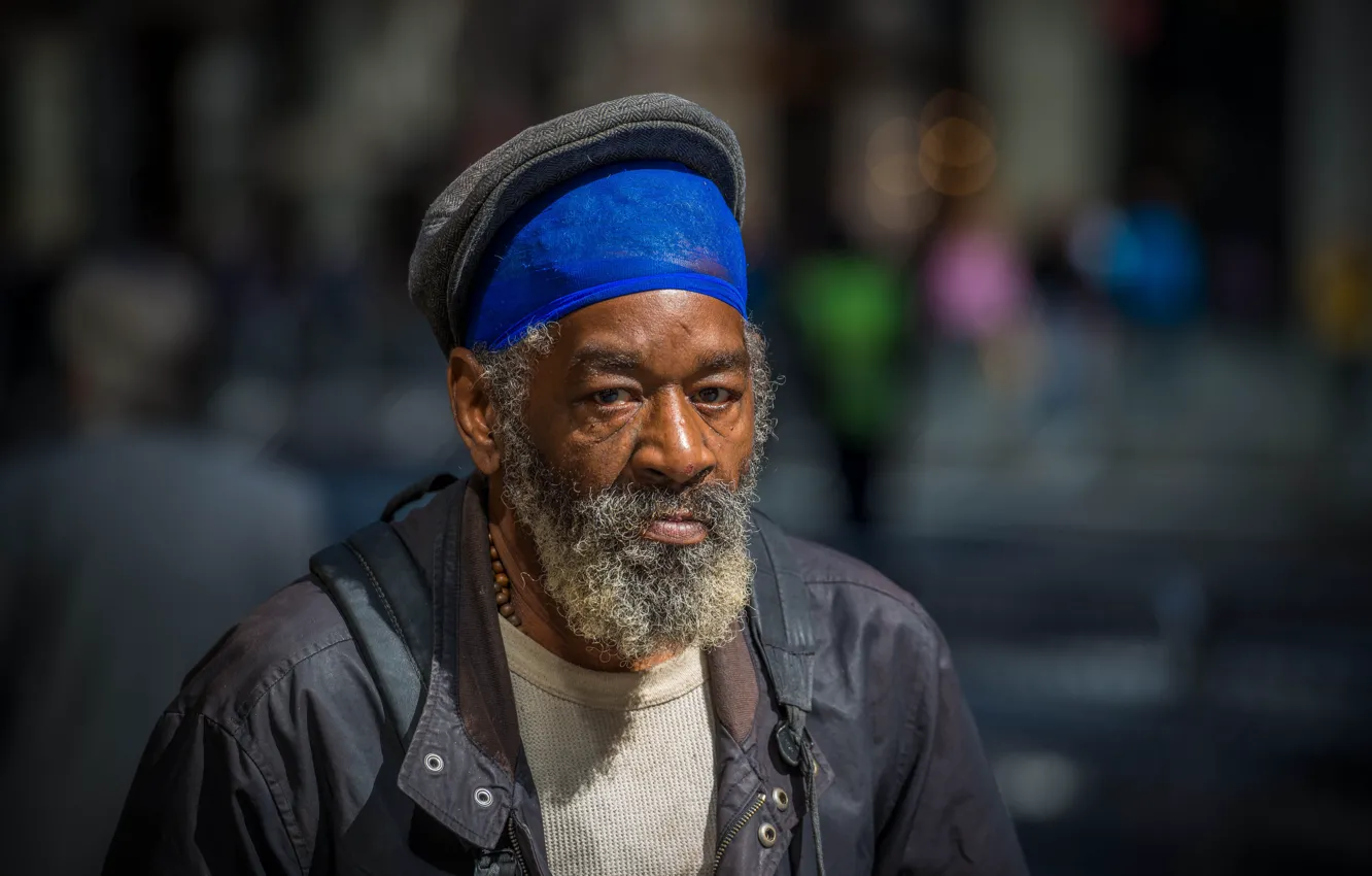 Фото обои man, bearded, direct gaze, homeless