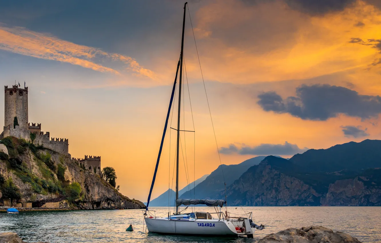 Фото обои sea, landscape, Italy, sunset, castle, boat, Lake Garda