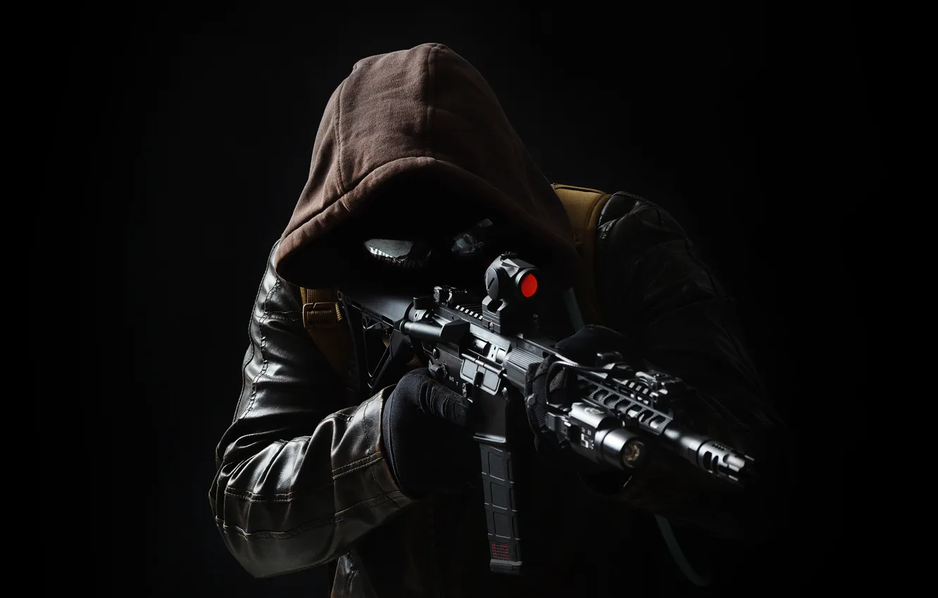 Фото обои оружие, капюшон, мужчина, кожаная куртка, штурмовая винтовка
