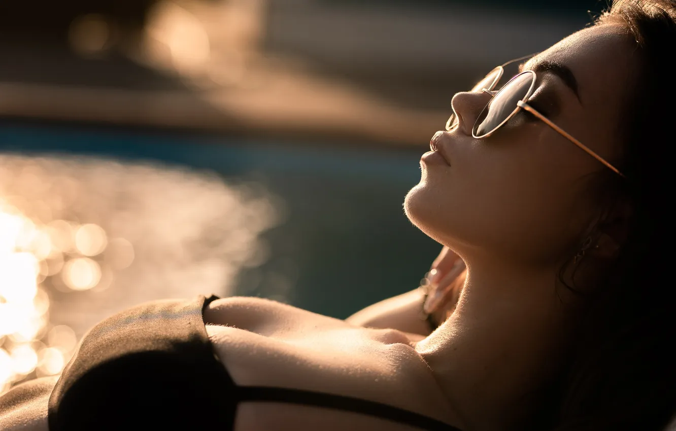 Фото обои девушка, model, brunette, swimming pool, closed eyes, women outdoors, women with glasses, Alexander Nesterenko