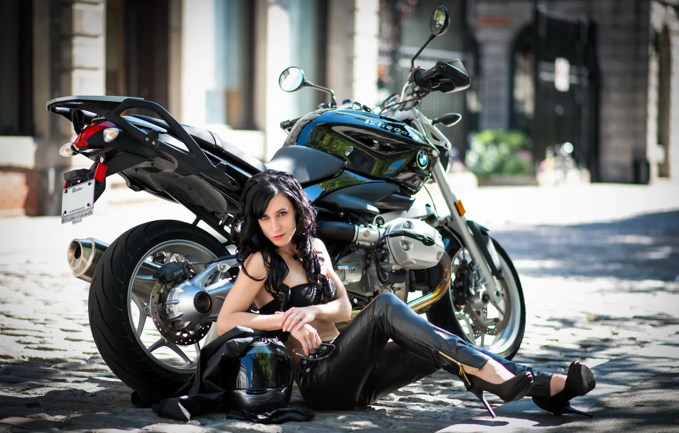 Фото обои девушка, улица, мотоцикл