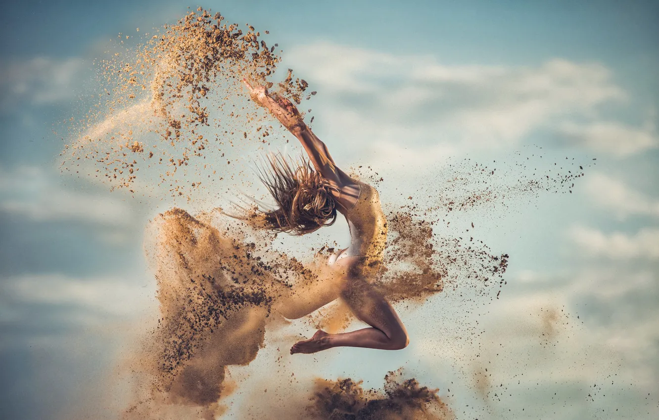 Фото обои песок, девушка, прыжок, Иван Славов