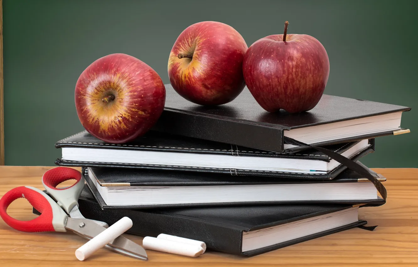 Фото обои зеленый, стол, фон, яблоки, учеба, книги, еда, красные