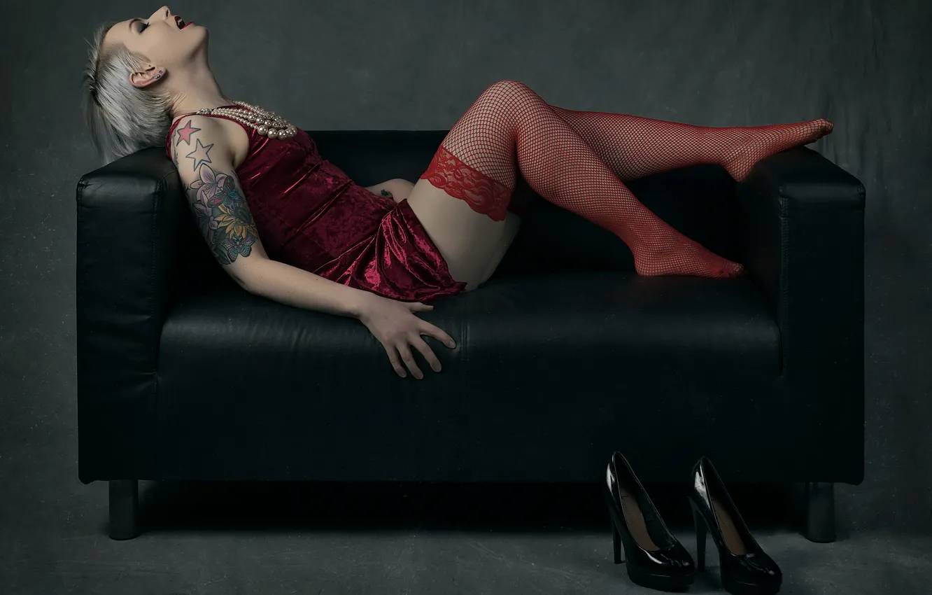 Фото обои девушка, диван, Jocelyn Deegan