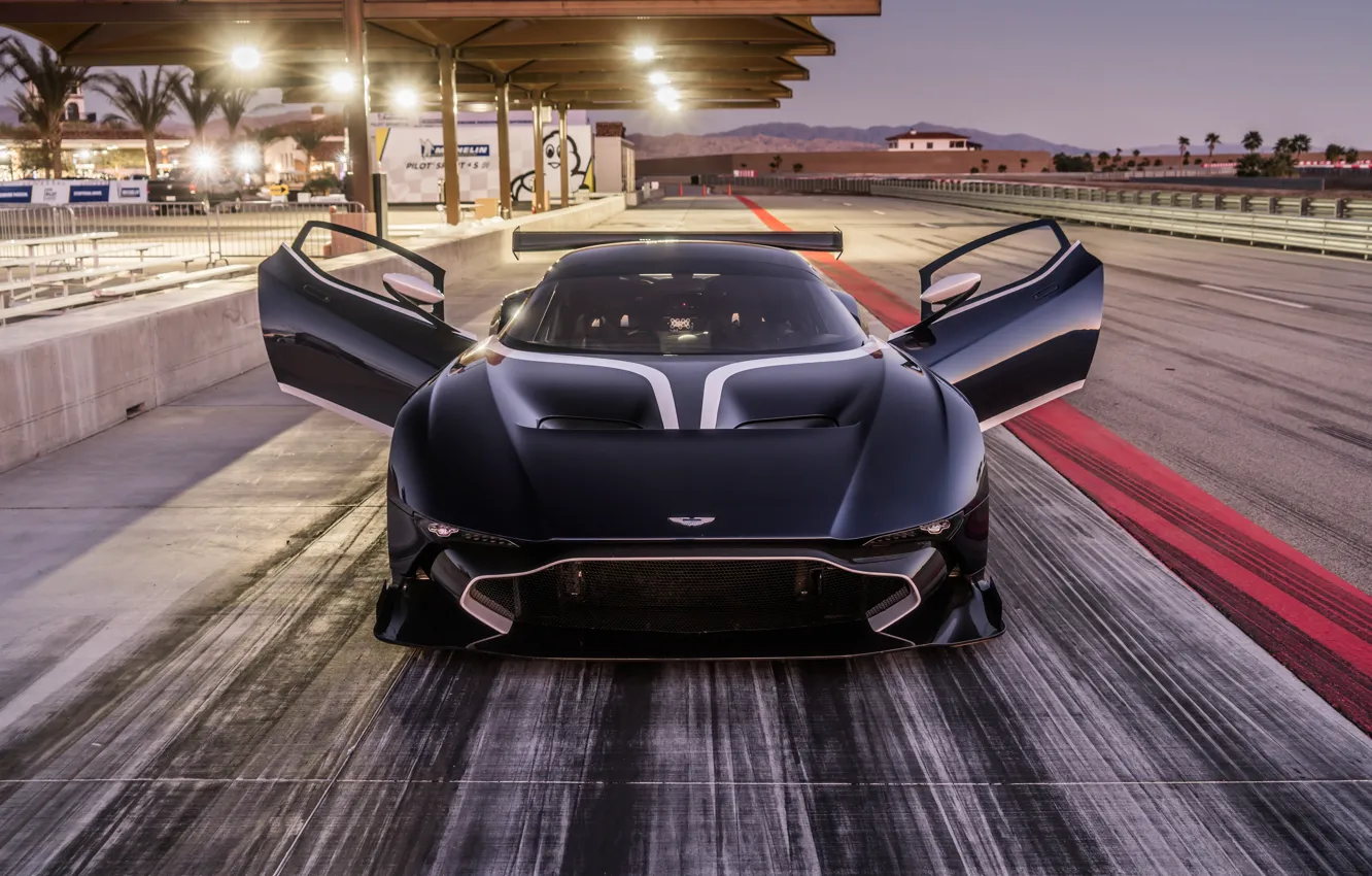 Aston Martin Vulcan 2016 Hypercar