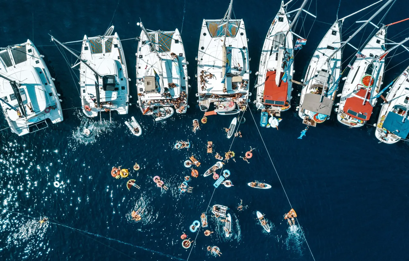 Фото обои люди, круг, яхты, купание, вечеринка, Croatia, drone, scaled