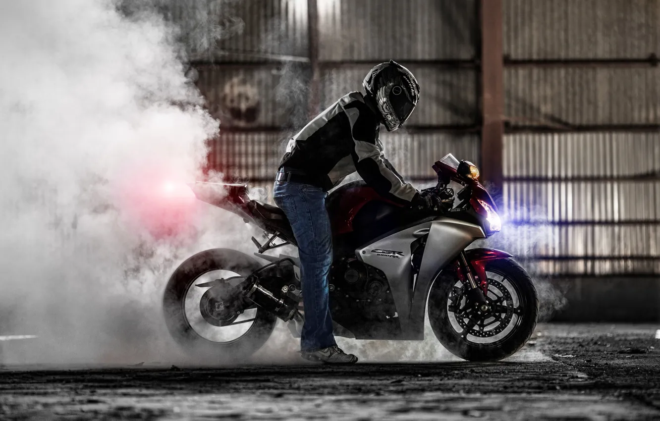 Фото обои дым, мотоцикл, хонда, burnout, superbike, sportbike, honda cbr 1000rr