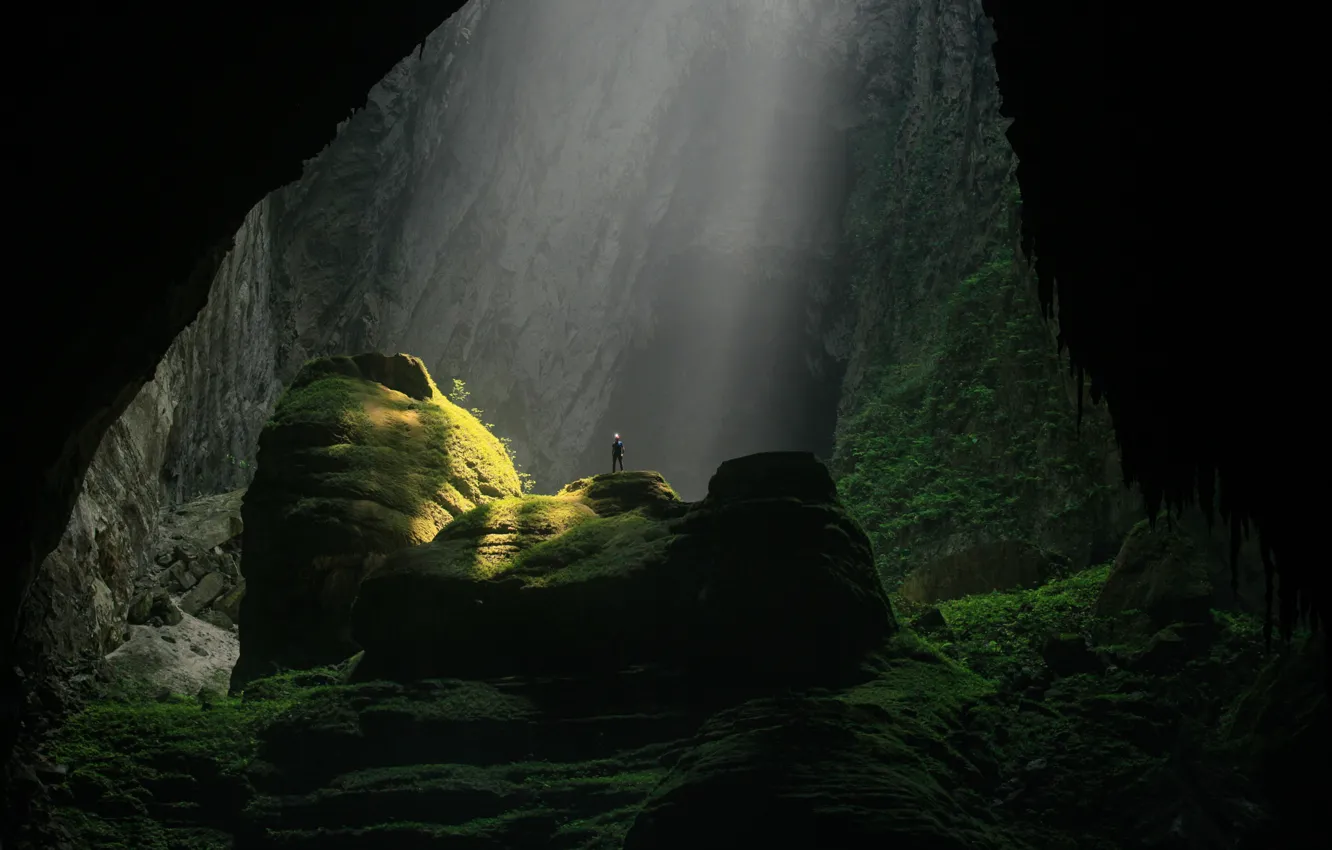 Фото обои свет, скалы, человек, пещера, Вьетнам