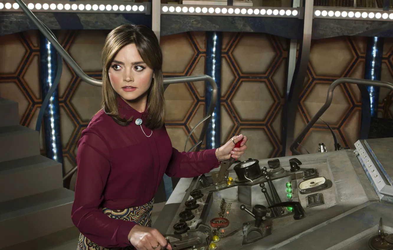 Фото обои девушка, панель, актриса, блузка, шатенка, Doctor Who, Доктор Кто, ТАРДИС