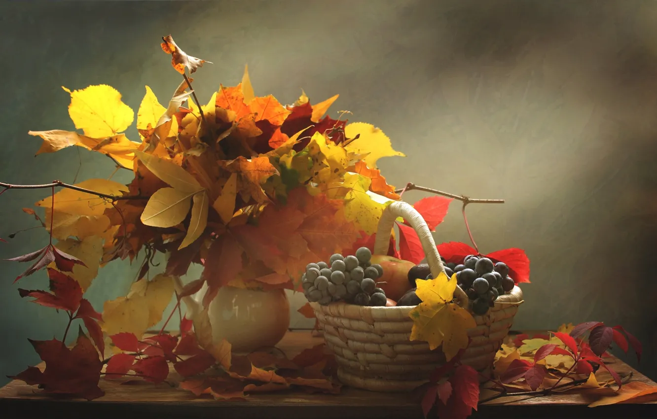 Фото обои осень, листья, яблоки, виноград, натюрморт