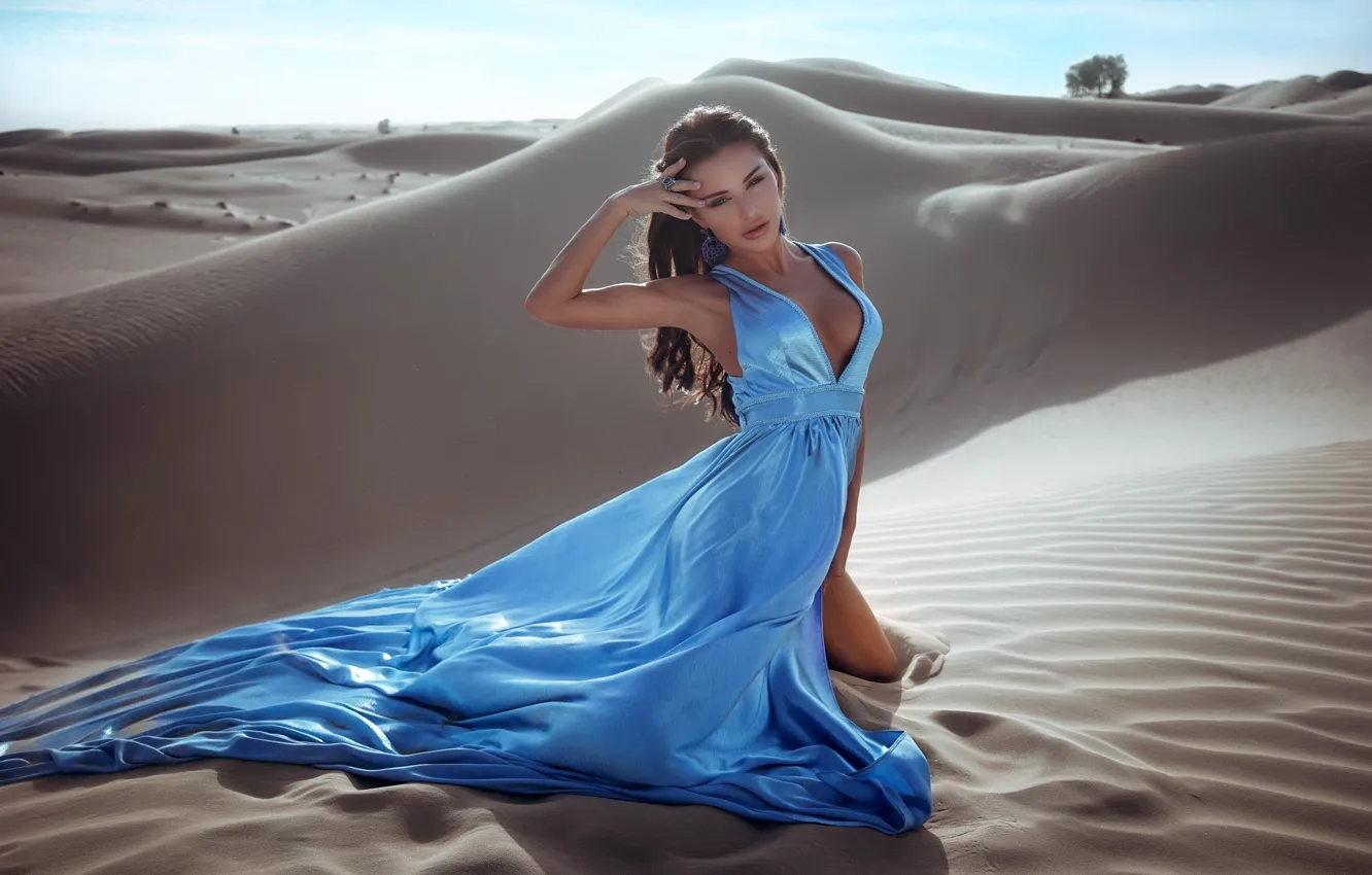 Фото обои песок, грудь, поза, Девушка, платье, Антон Шабунин, Anton Shabunin