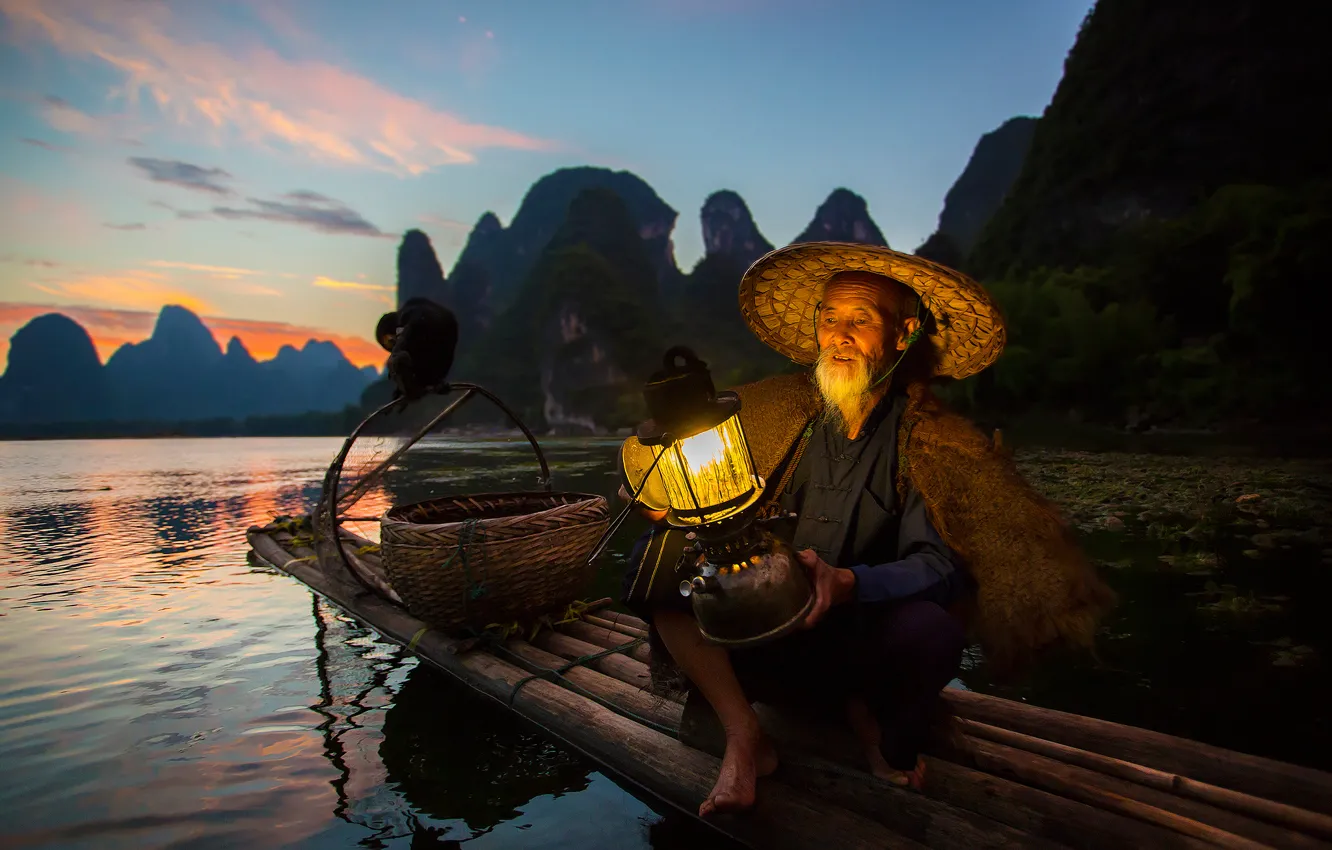 Фото обои птица, лодка, рыбак, фонарь, Китай, баклан, район Гуанси-Чжуанск, река Гуйцзян