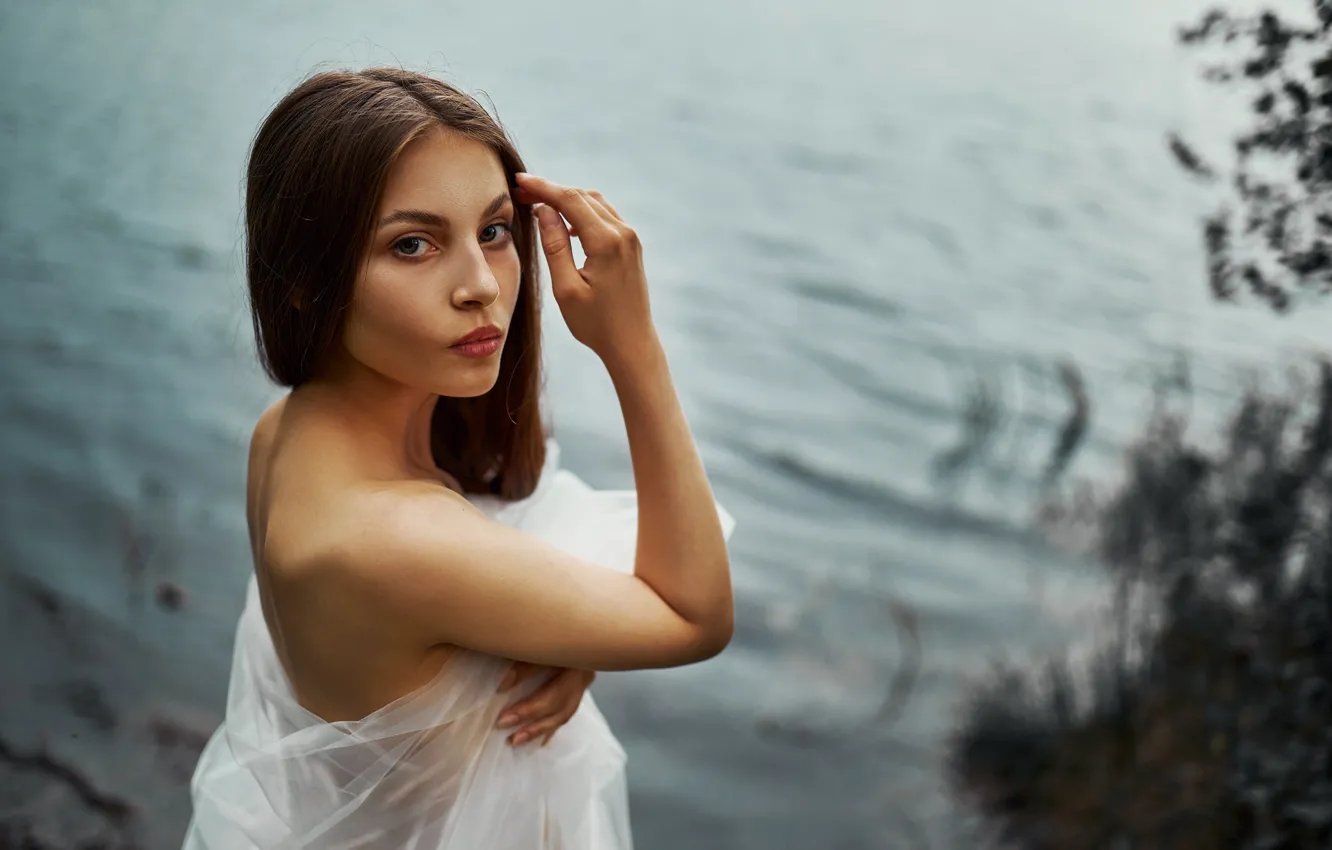 Фото обои взгляд, вода, жест, вуаль, красивая девушка, обнаженные плечи, Сергей Богатков, Лиза Буракова