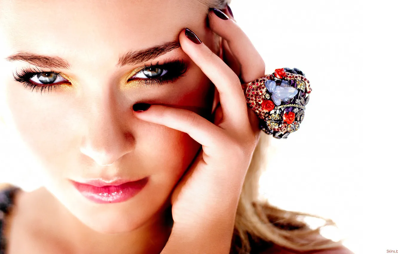 Фото обои глаза, взгляд, девушка, рука, макияж, актриса, кольцо, Hayden Panettiere