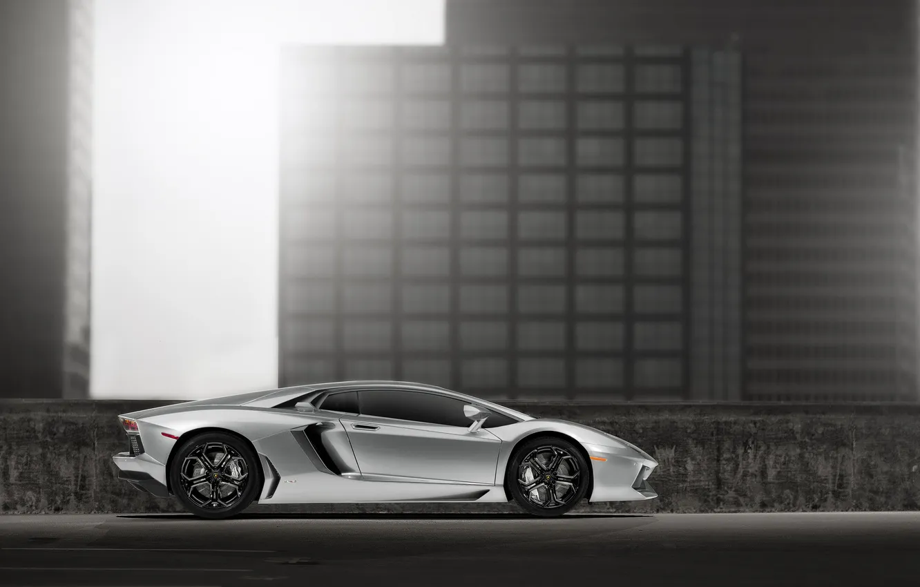 Фото обои Lamborghini, ангар, LP700-4, Aventador, silvery, profile