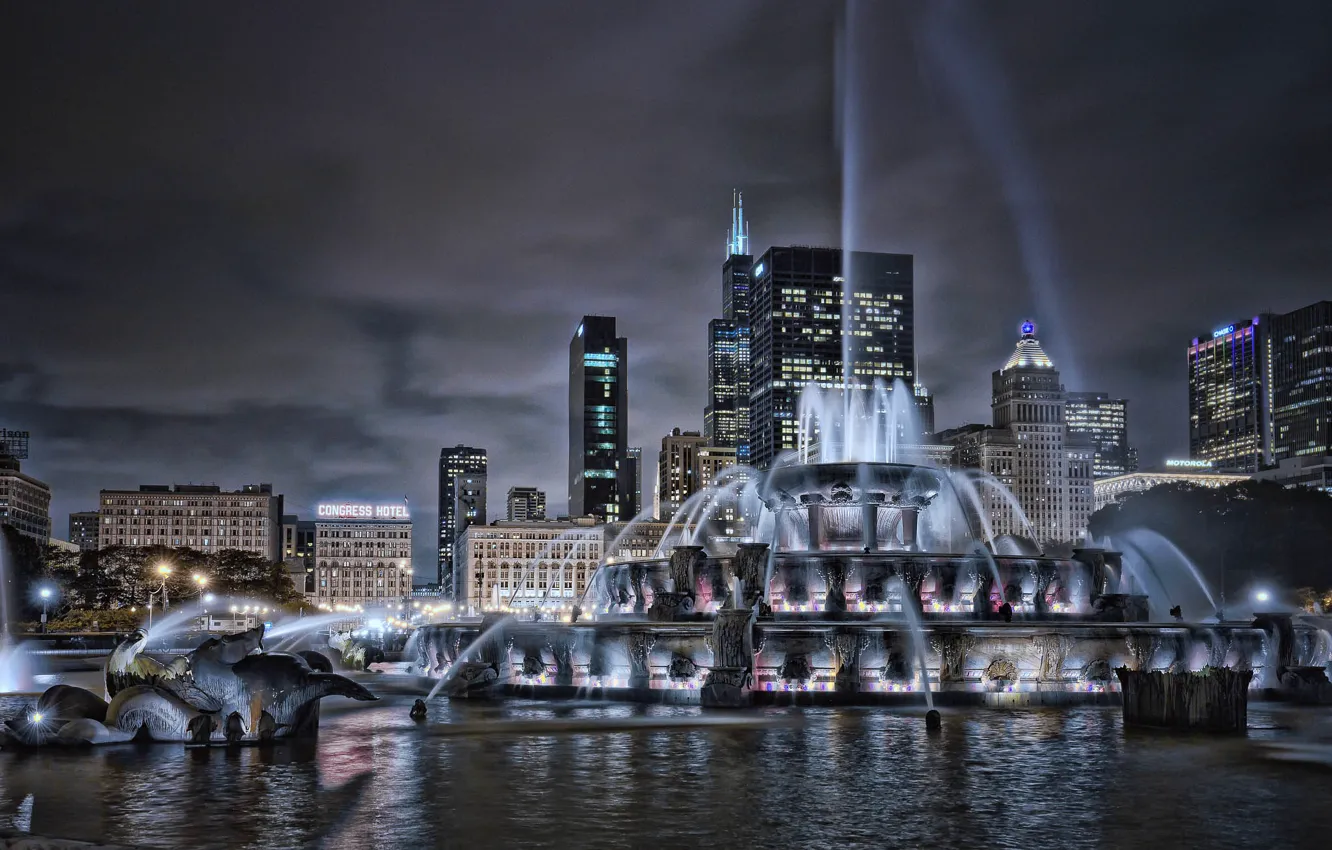 Фото обои здания, дома, Чикаго, фонтан, Иллинойс, ночной город, Chicago, Illinois