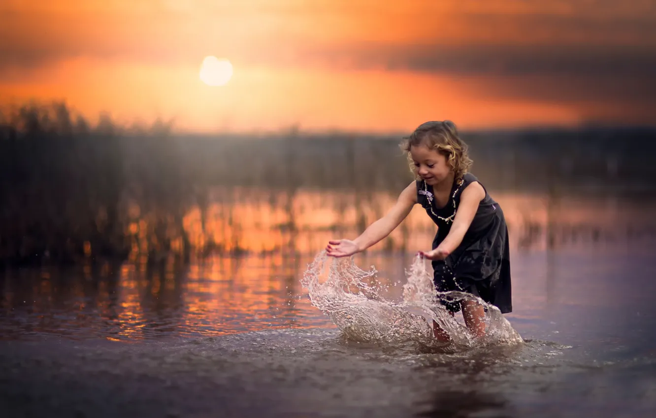 Фото обои вода, закат, всплеск, девочка, Splash