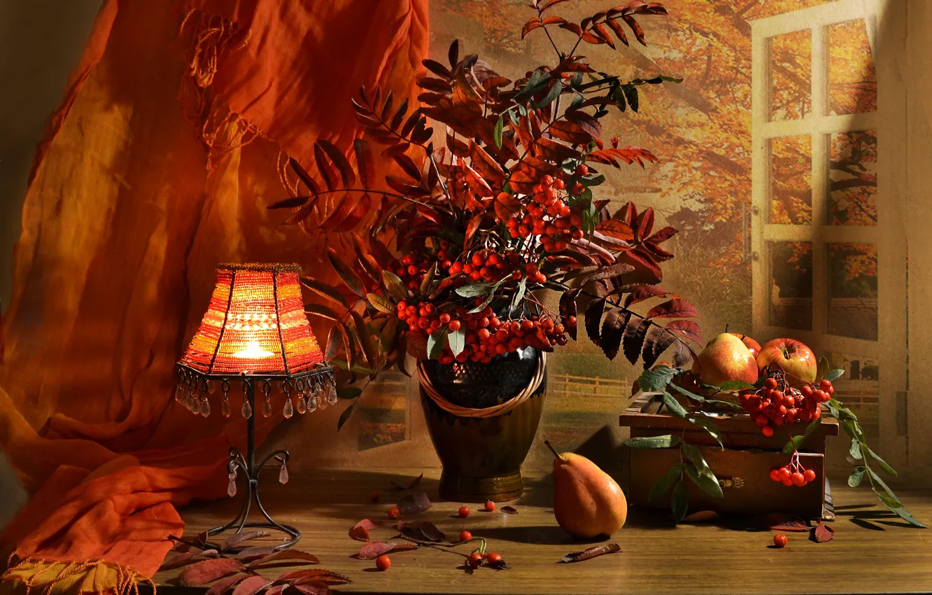 Фото обои осень, ветки, ягоды, яблоки, лампа, ваза, груша, фрукты