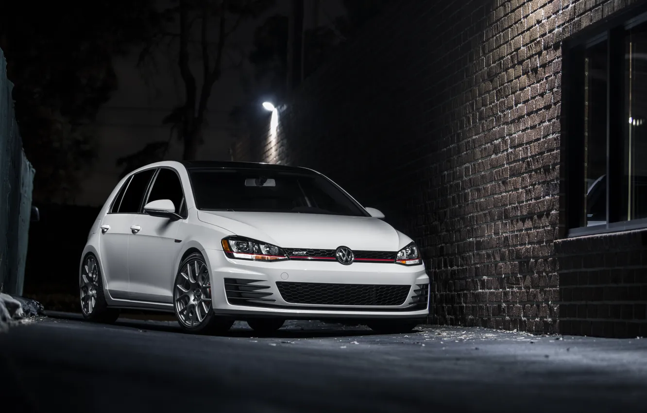 Фото обои Volkswagen, Candy, White, Golf, GTI, Flow, Gunmetal, MK7