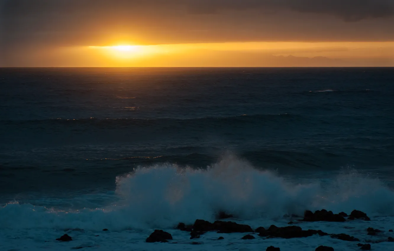 Фото обои море, волны, солнце, закат, камни