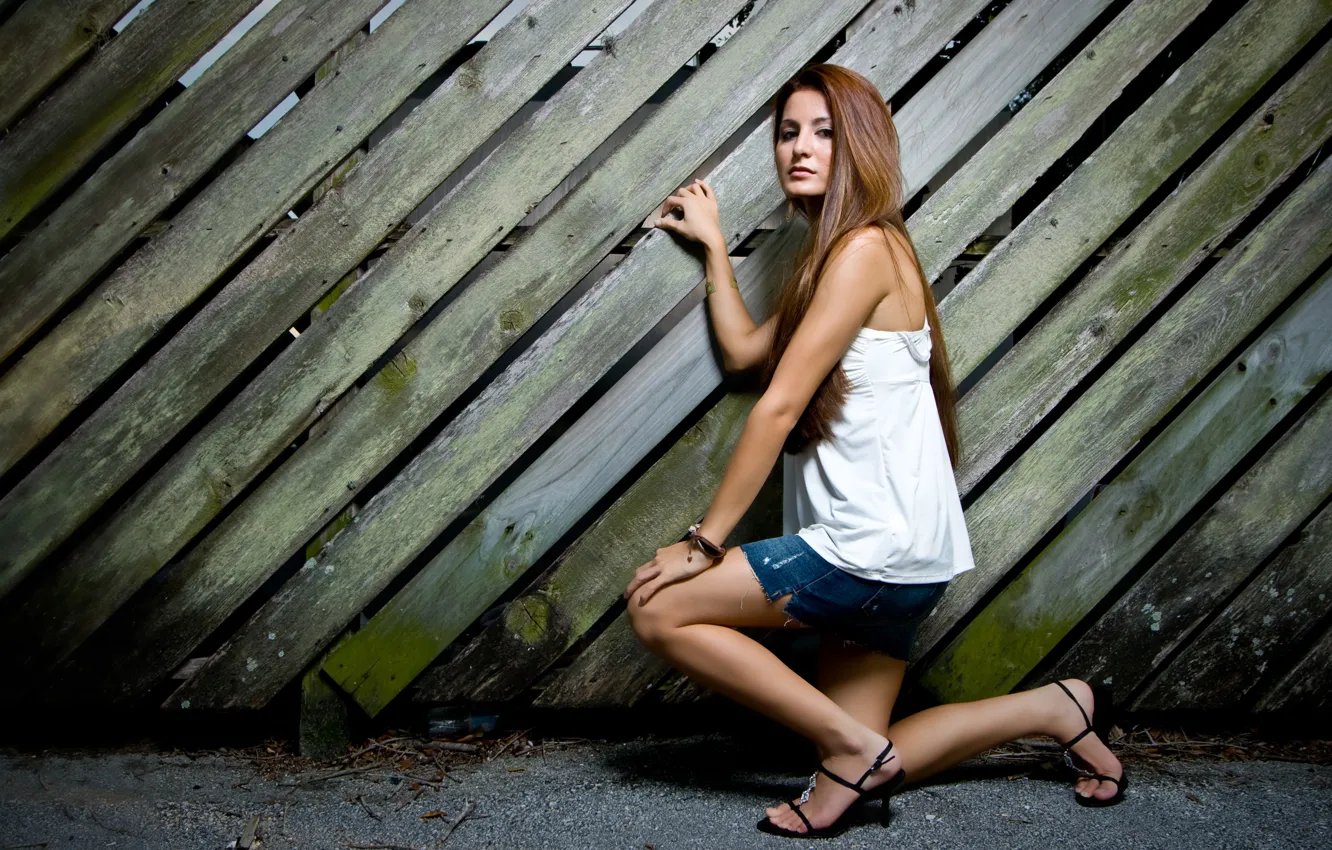 Фото обои девушка, юбка, брюнетка, фотограф, girl, photography, photographer, Brian Storey