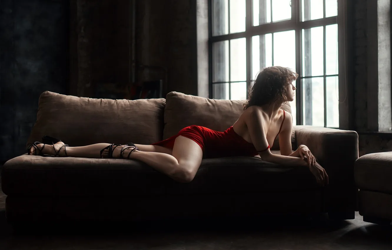 Фото обои девушка, фигура, legs, model, women, brunette, red dress, by the window