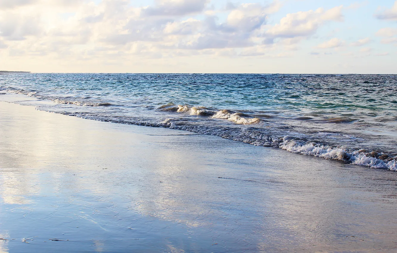 Фото обои песок, волны, облака, отражение, океан, прибой, Доминикана, доминиканская республика