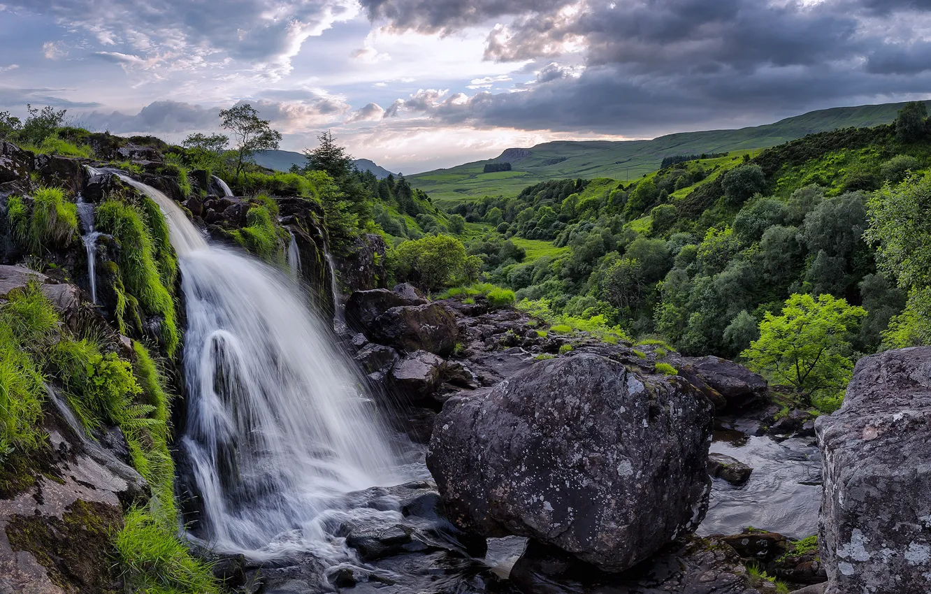 shotlandiia-stirlingshire-kamni-ruchei-v