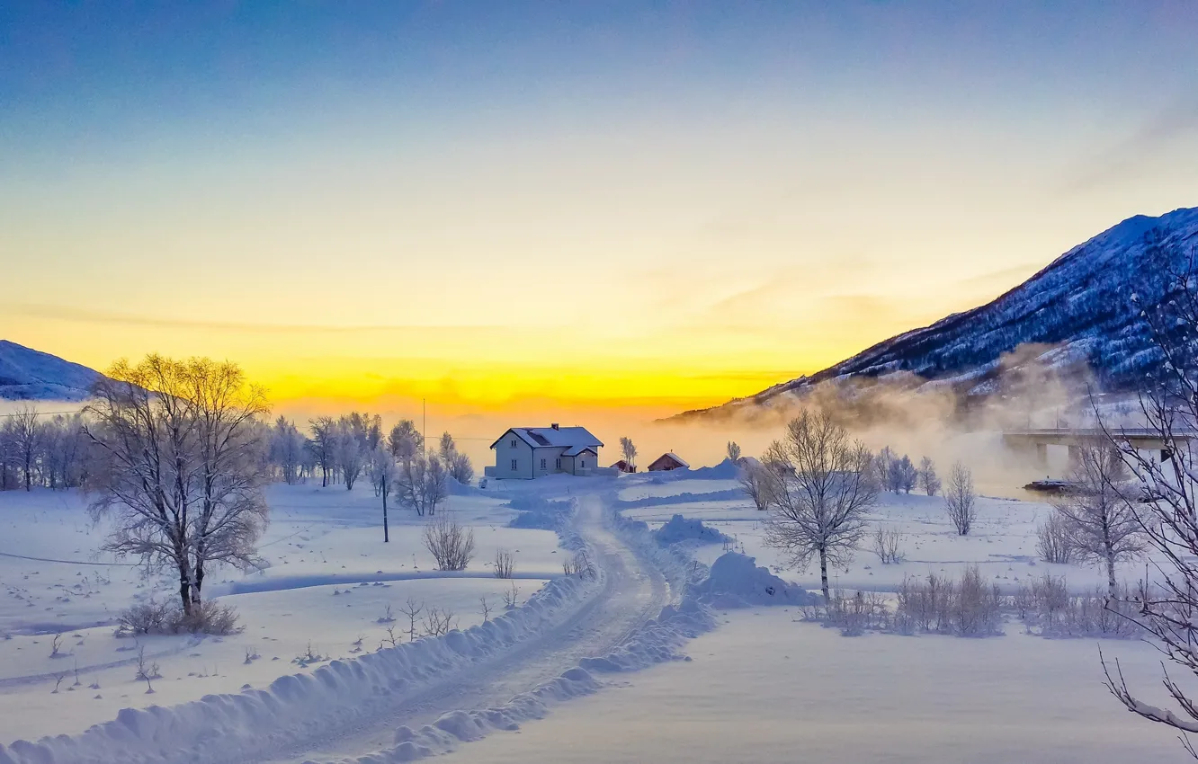 Фото обои зима, дорога, снег, деревья, закат, горы, дом, Норвегия