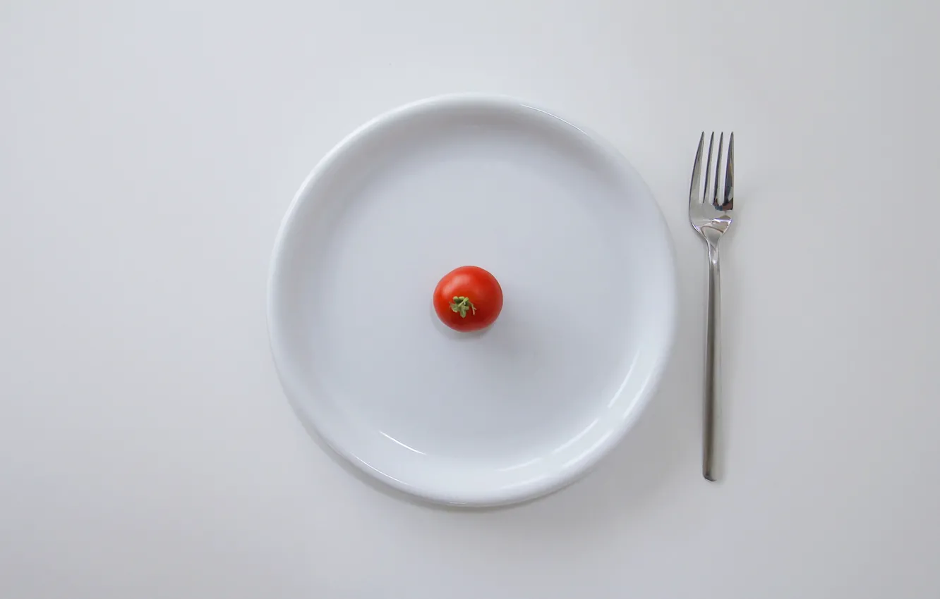 Фото обои позитив, тарелка, белый фон, plate, вилка, помидор, cherry, fork
