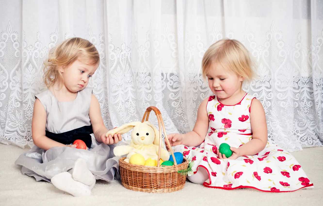 Фото обои дети, корзина, девочки, игрушка, пасха, платья, Easter, children