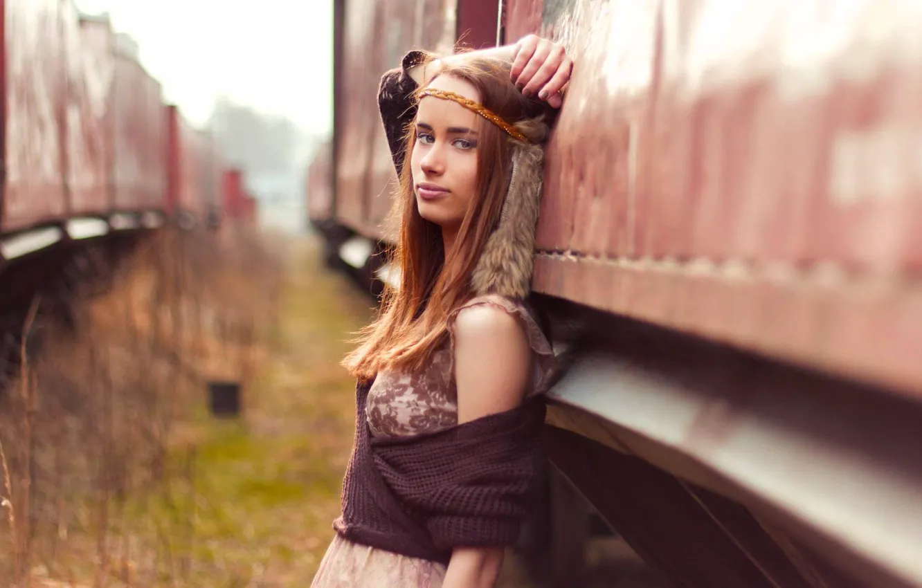 Фото обои лето, девушка, вагоны, поезда