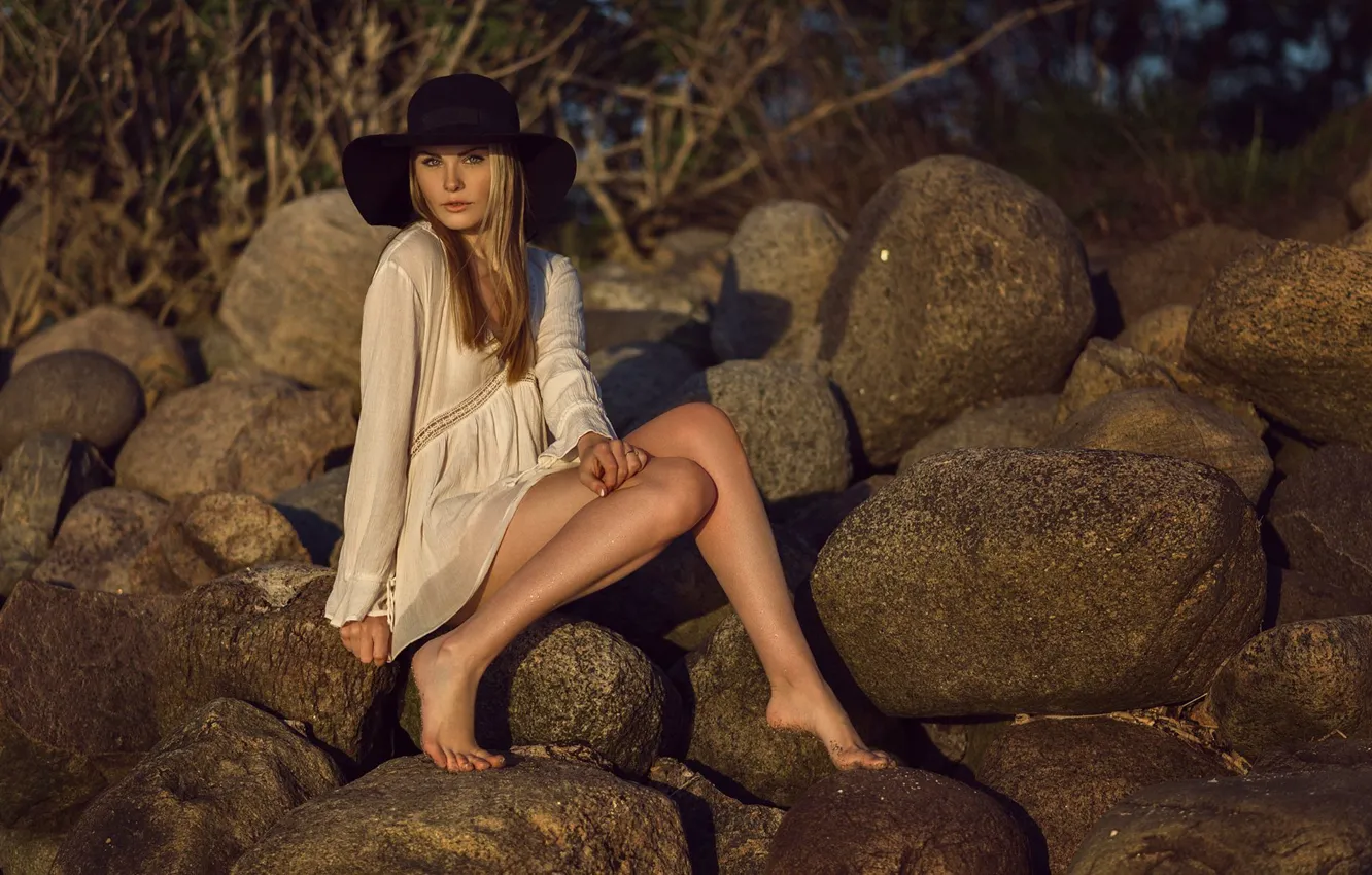 Фото обои девушка, камни, шляпа, girl, ножки, сарафан, Nathan Photography, Tonny Jorgensen
