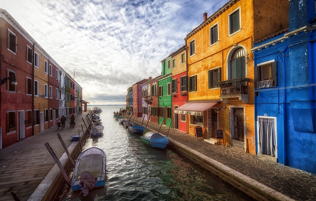 Фото обои облака, краски, дома, лодки, утро, Венеция, канал, остров Бурано