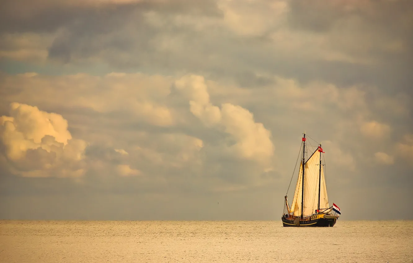 Фото обои облака, озеро, корабль, парусник, Нидерланды, водная гладь, Netherlands, Озеро Маркермер