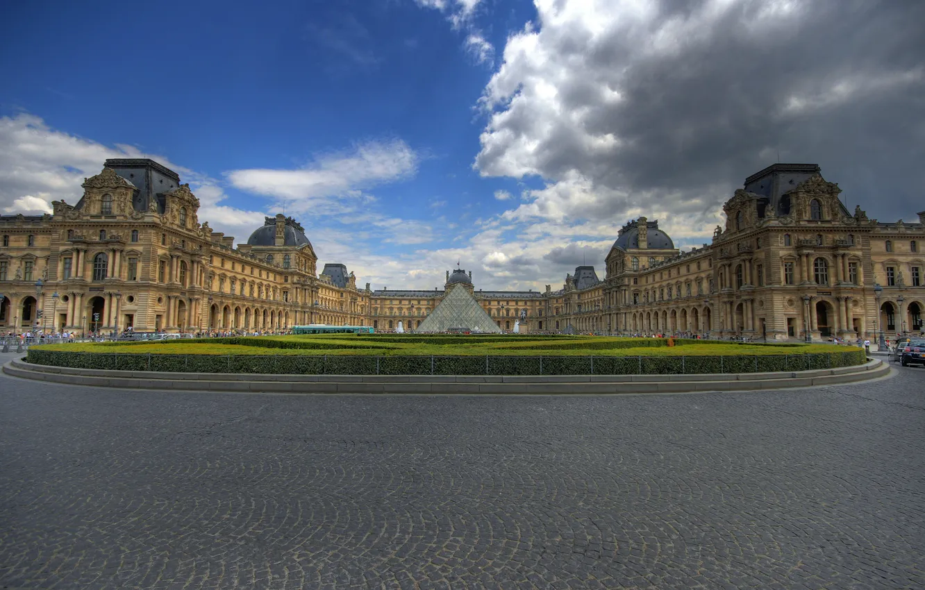 Фото обои небо, облака, париж, пирамида, Paris, музей, лувр, дворец
