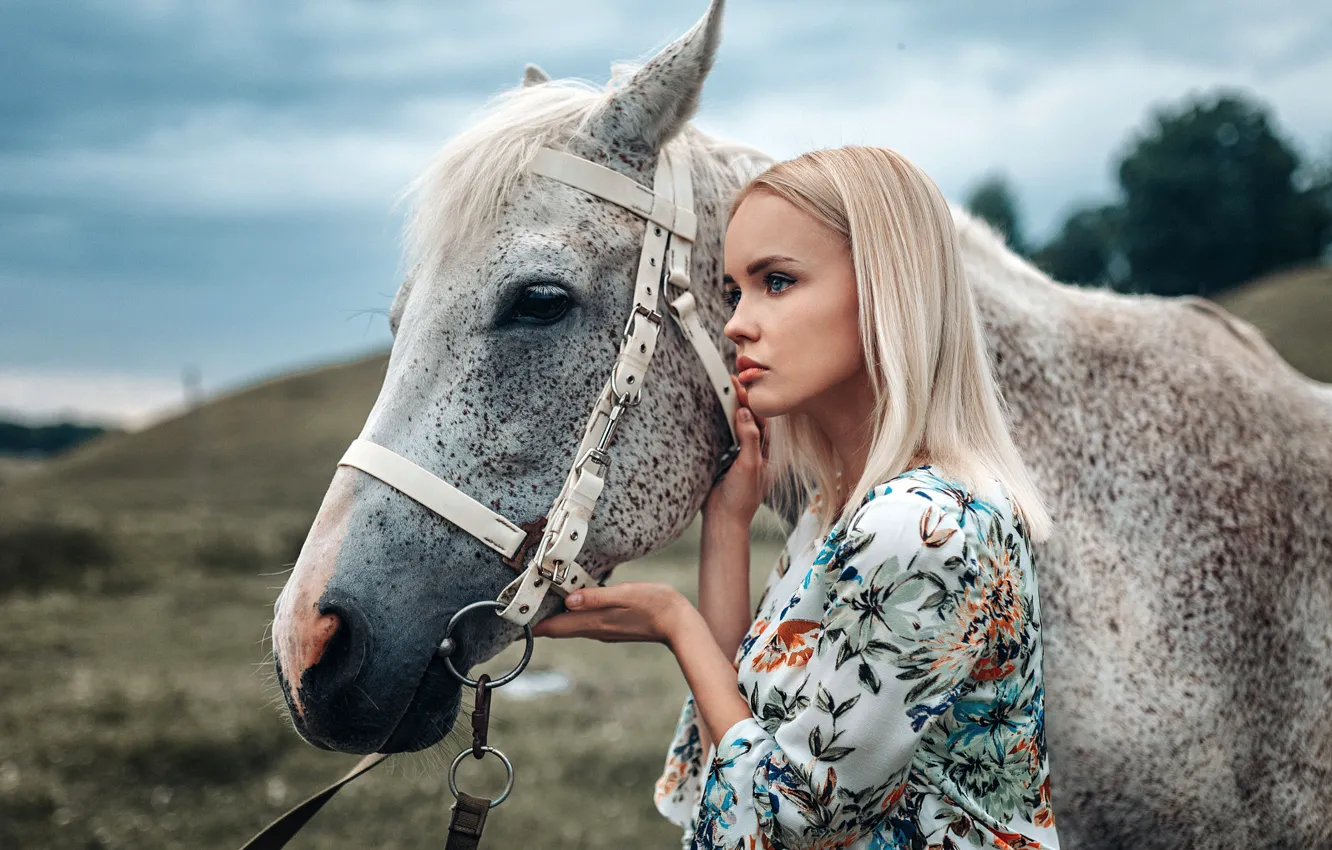 Фото обои природа, настроение, модель, лошадь, портрет, макияж, платье, прическа