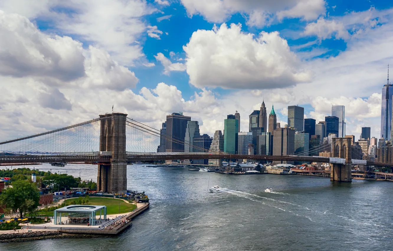 Фото обои облака, мост, река, Нью-Йорк, небоскребы, залив, США, Манхэттен