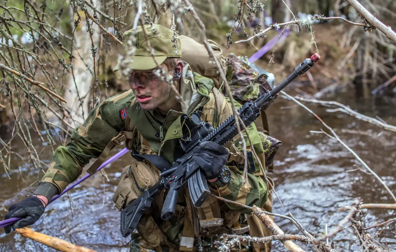 Фото обои оружие, лужа, солдат, Norwegian Army