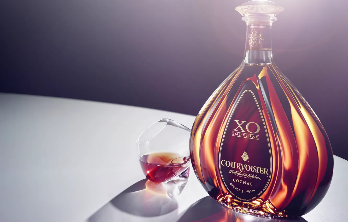 Фото обои свет, бокал, бутылка, коньяк, cognac, Courvoisier, Курвуазье