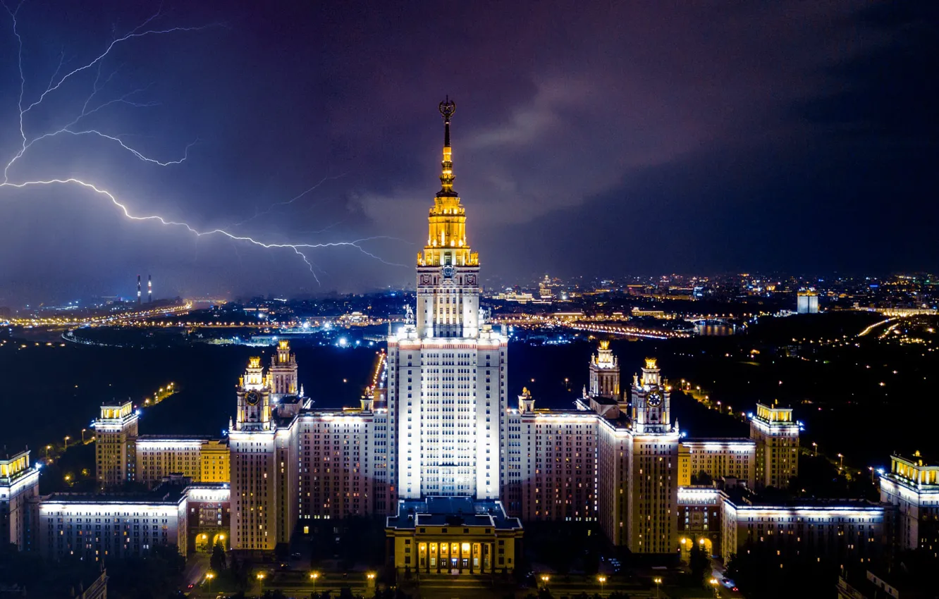 Фото обои гроза, тучи, город, молния, здания, вечер, освещение, Москва