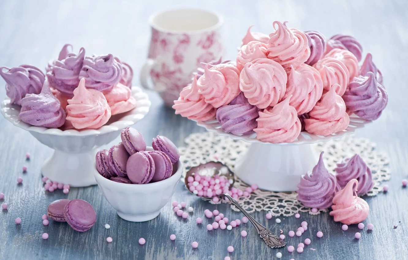 Фото обои на столе, macarons, разноцветная глазурь, в вазе