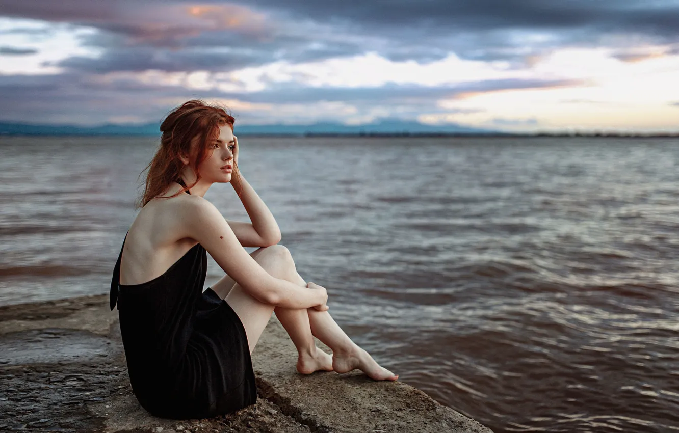 Фото обои Вода, Девушка, Взгляд, Рыжеволосая, Задумчивая, Екатерина Грабовая